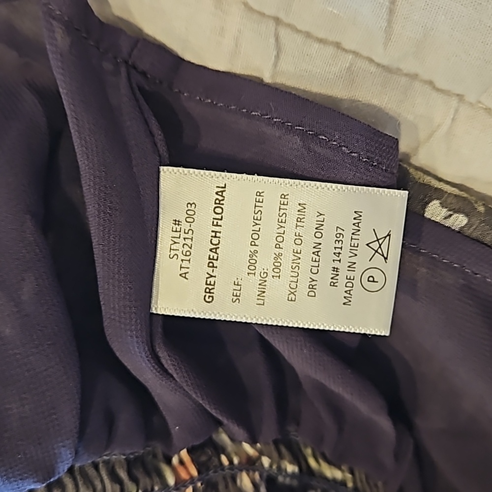 Aster Grey and Peach Floral Blouse - Picture 8 of 8